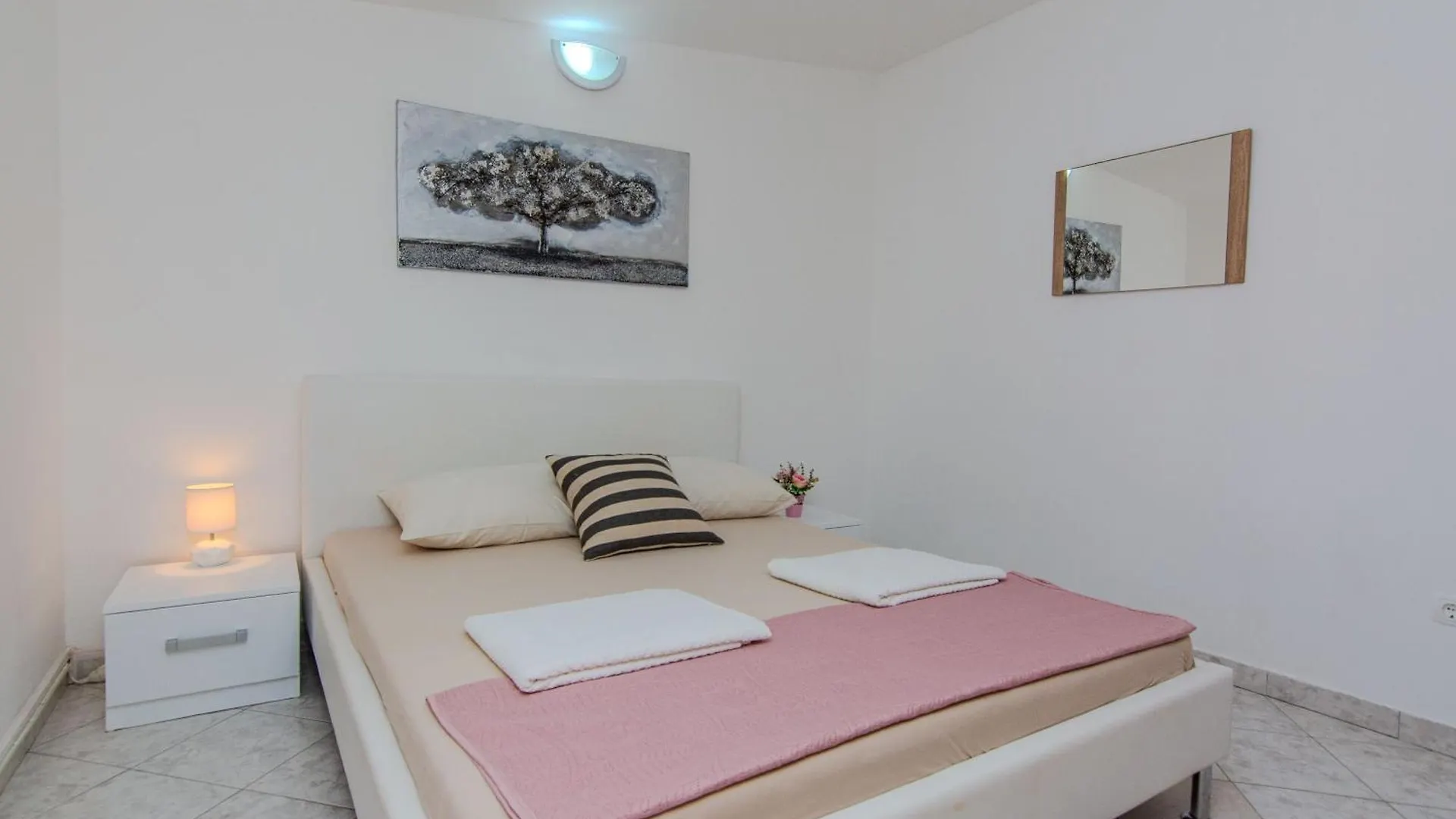 Apartmani Andrej Nin 0*,